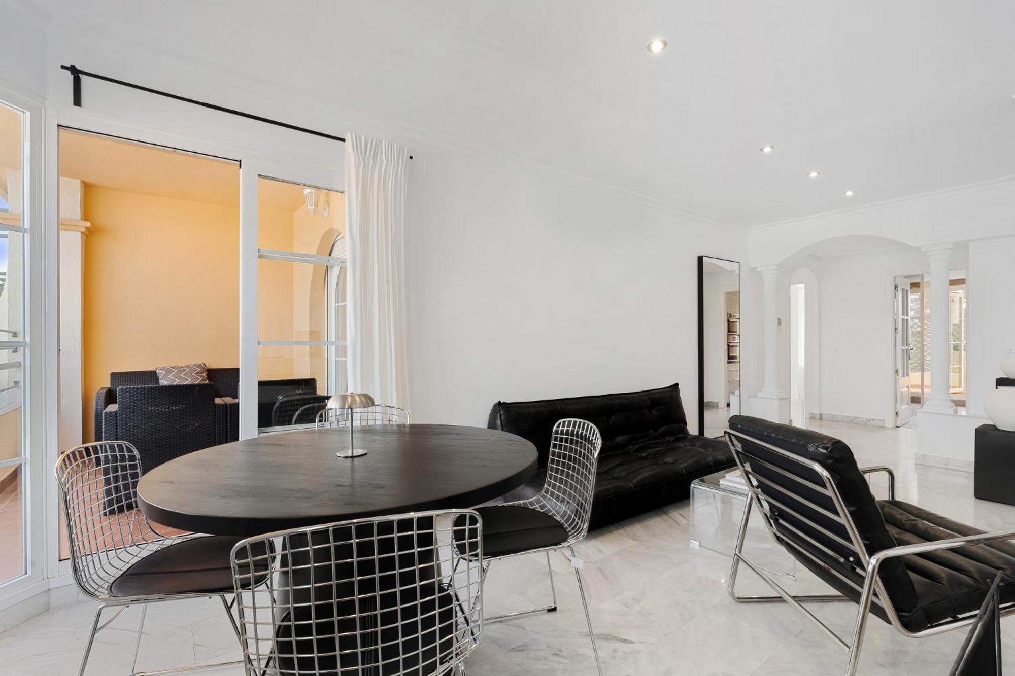 Unmatched Location, Breathtaking Views, Garage Apartment