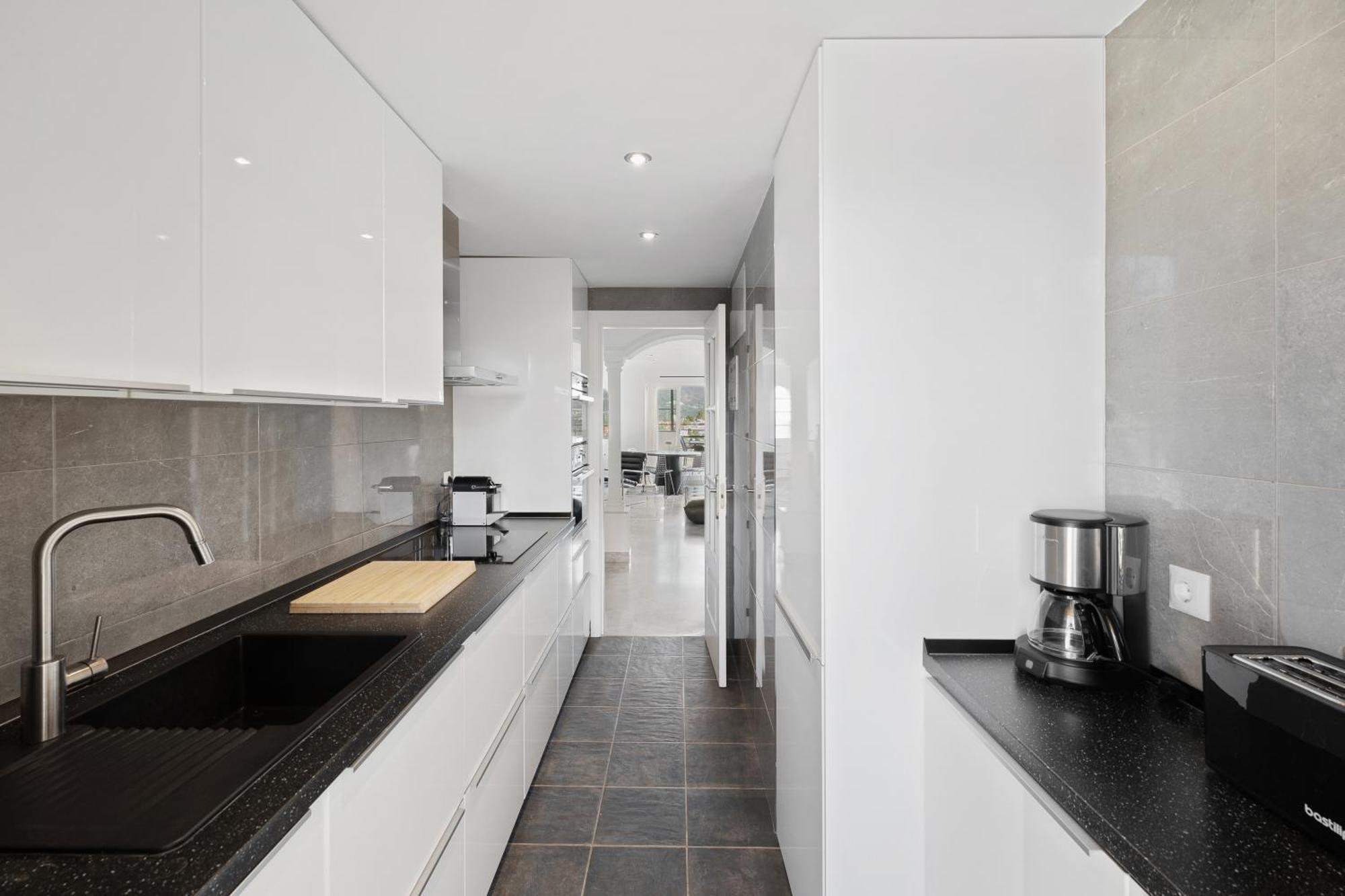 Apartment Unmatched Location, Breathtaking Views, Garage *