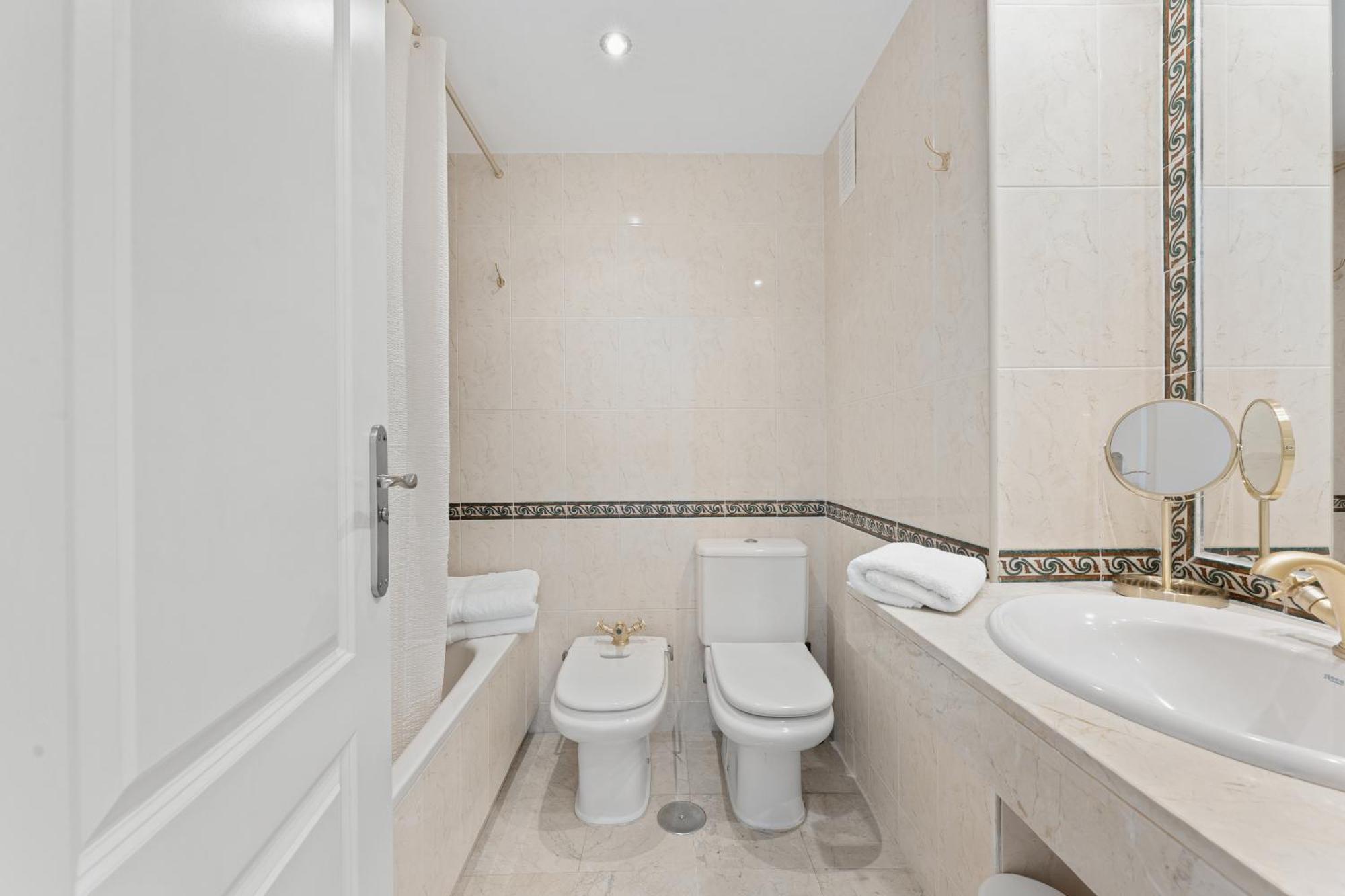 Apartment Unmatched Location, Breathtaking Views, Garage