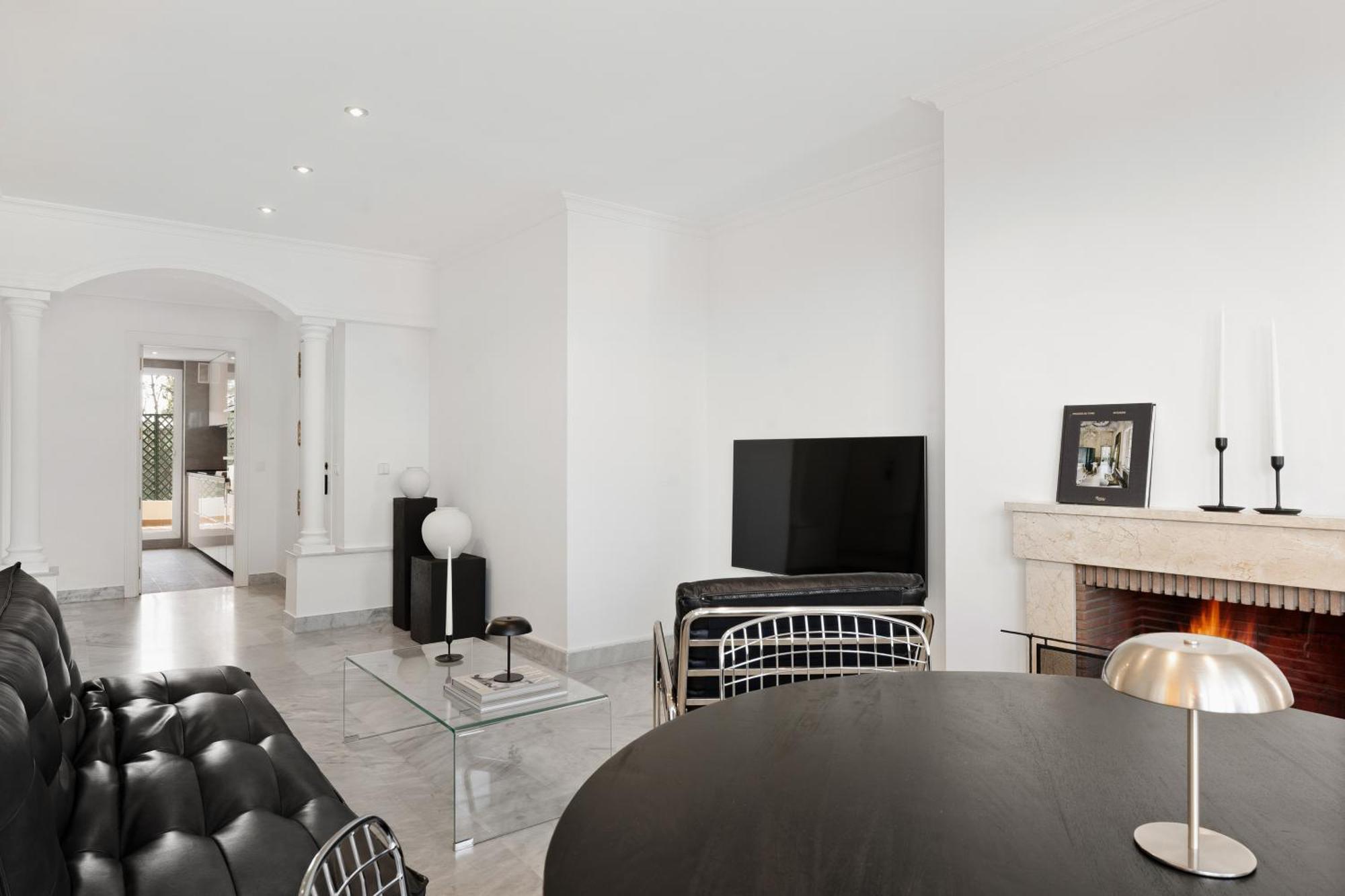 Apartment Unmatched Location, Breathtaking Views, Garage